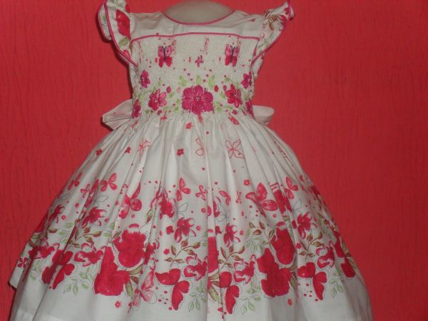 vestido floral rosa barrado