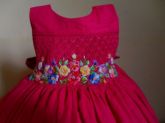 lindo vestido bordado colorido